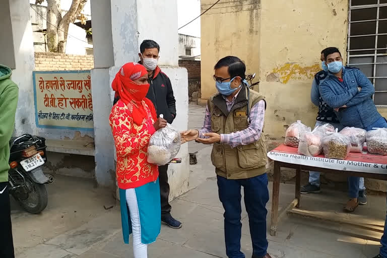 Distribution of diet kits in Alwar, alwar news