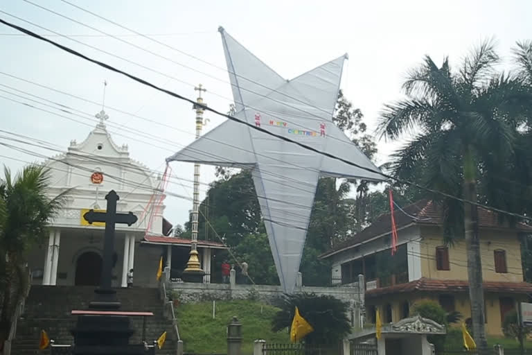 St. George Yakobaya Church, Thrikkalathur, Muvattupuzha draws huge star to welcome Christmas  St. George Yakobaya Church  huge star to welcome Christmas  star  Christmas  ക്രിസ്മസിനെ വരവേല്‍ക്കാന്‍ ഭീമന്‍ നക്ഷത്രമൊരുക്കി മുവാറ്റുപുഴയിലെ തൃക്കളത്തൂർ സെന്‍റ് ജോർജ് യാക്കോബായ പള്ളി  ഭീമന്‍ നക്ഷത്രമൊരുക്കി മുവാറ്റുപുഴയിലെ തൃക്കളത്തൂർ സെന്‍റ് ജോർജ് യാക്കോബായ പള്ളി  തൃക്കളത്തൂർ സെന്‍റ് ജോർജ് യാക്കോബായ പള്ളി  ക്രിസ്മസ്