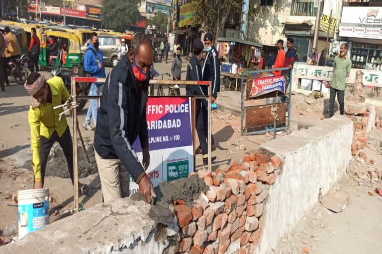 Faridabad Traffic Police wall built