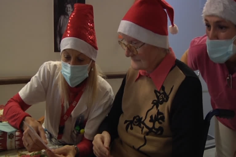 Italian care home residents get Xmas gifts