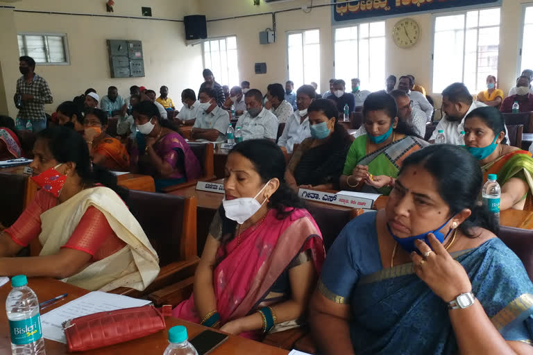 Mandya municipolity general meeting evacuation of Conservancy