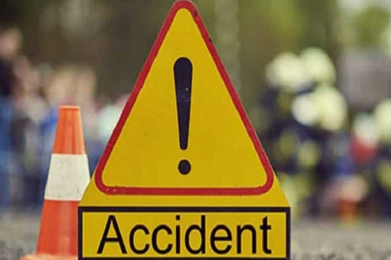 Four killed in mishap on Hyderabad - Warangal highway  തെലുങ്കാനയിലുണ്ടായ വാഹനഅപകടത്തിൽ നാലുപേർ മരിച്ചു  ഹൈദരാബാദ്  ഹൈദരാബാദ് വാർത്തകൾ