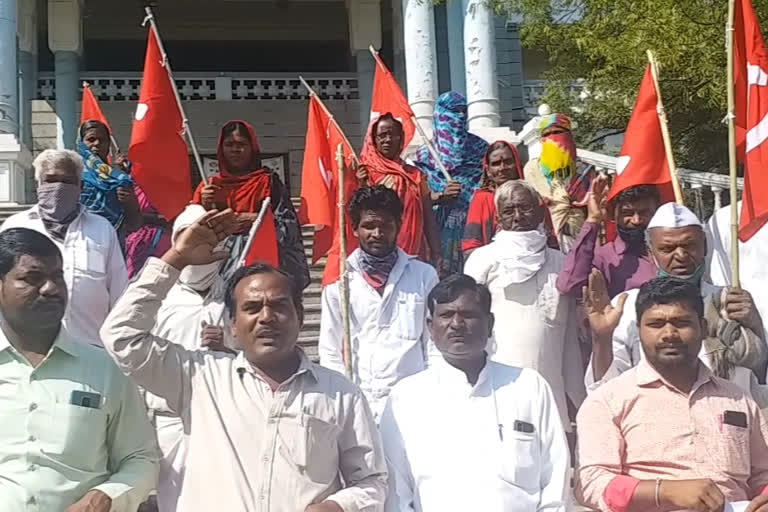 karnataka state farmers organization protests against government