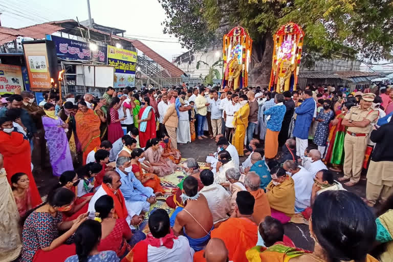 vaikunta ekadasi celebrations in vemulawada rajanna temple