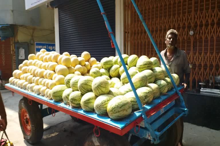 Madavaram Market Merchants Demanding Basic Amenities