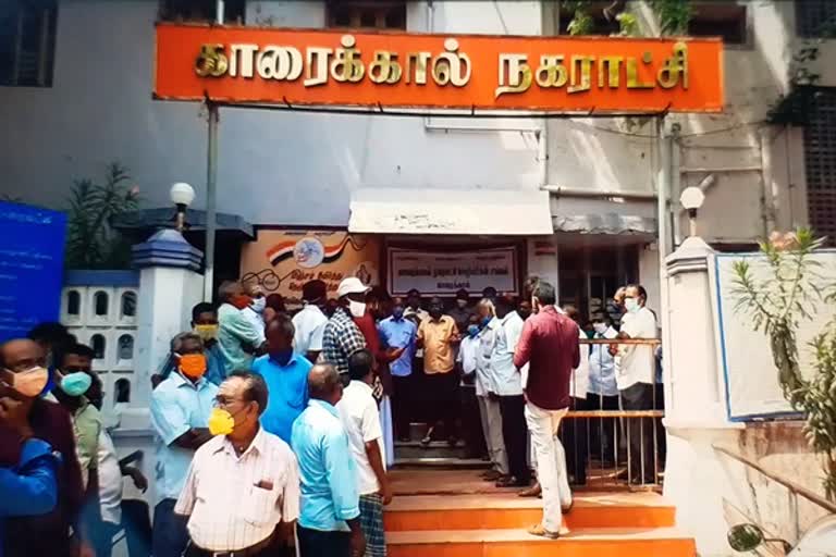 puducherry-government-employees-work-boycotting-protest