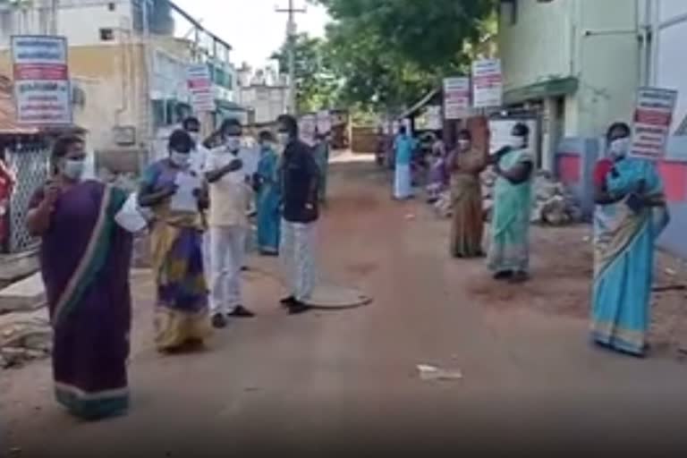 Admk protest