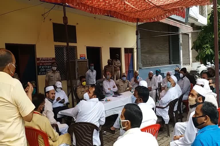 official meeting with elite citizen and muslim religious leaders