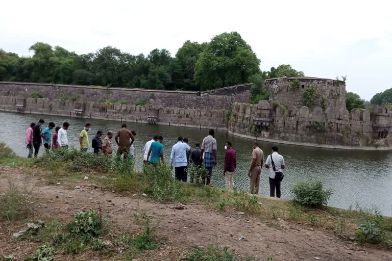 வேலூர் கோட்டை அகழி