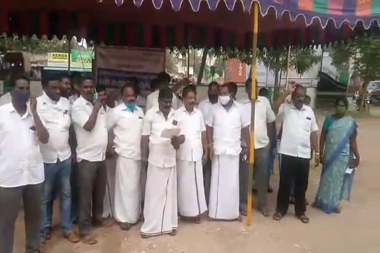 ஊராட்சி மன்றத் தலைவர்கள் ஆர்ப்பாட்டம்