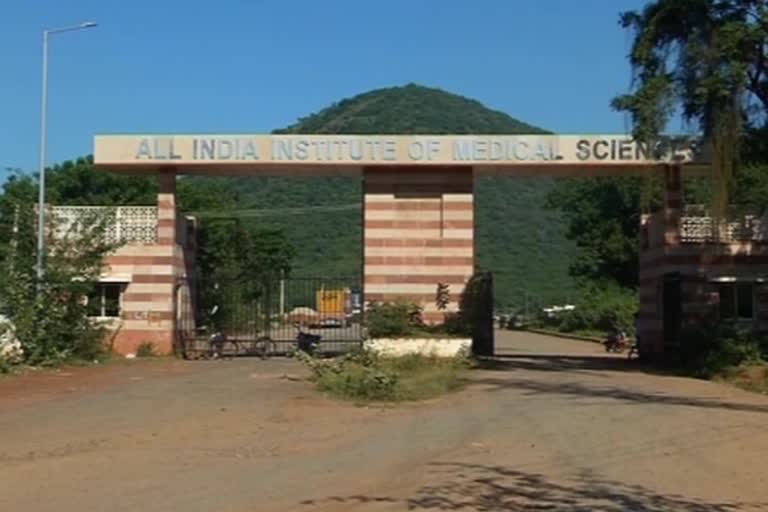 mangalagiri aiims, aiims director takkar