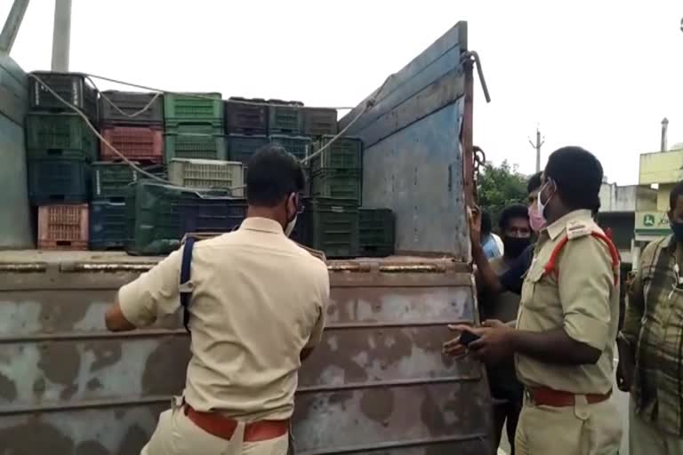 huge ganja load caught at jangareddy gudem, police caught huge ganja load 