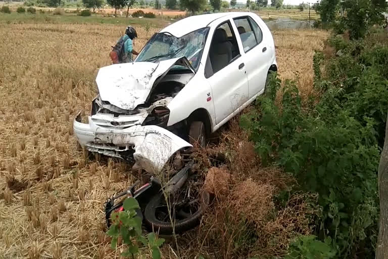 newly married couple died in road accident in nagarkurnool district brahmanapalli