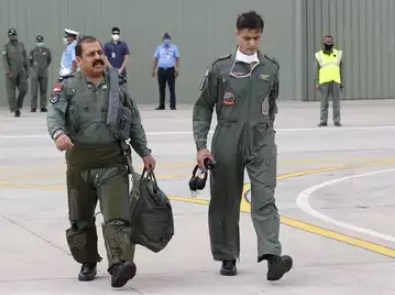 indian air force chief Rakesh Kumar Singh Bhadauria visits ladakh