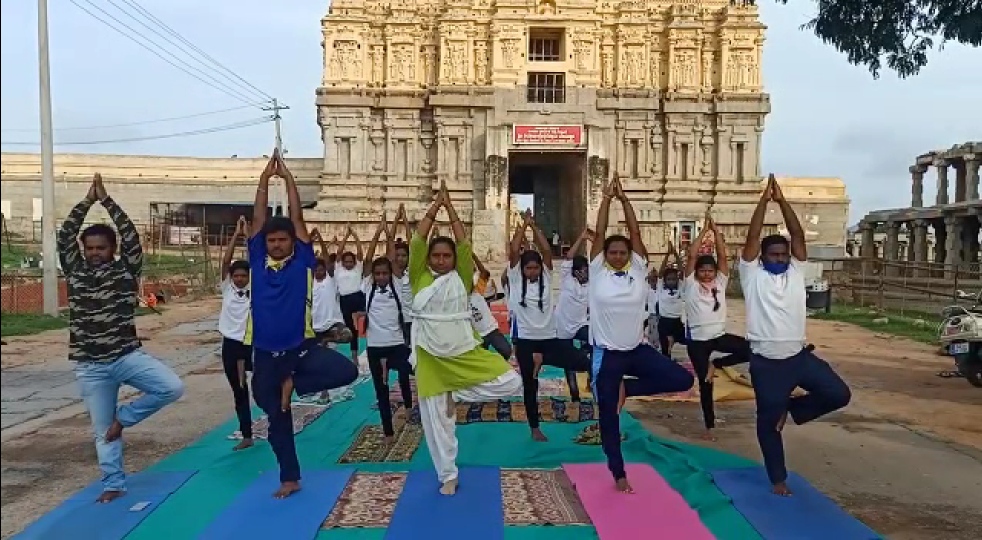 ಹಂಪಿಯಲ್ಲಿ ಯೋಗ