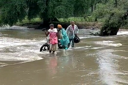 bhamragad-tehsil-might-get-disconnected-due-to-flood-even-in-this-monsoon