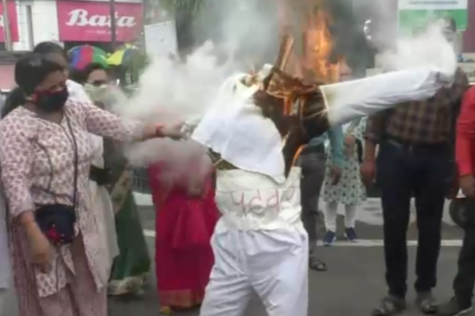 burnt effigy of Jeetu Patwari