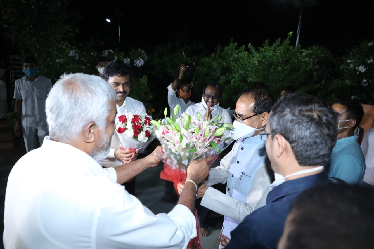 CM Shivraj Chouhan was given a traditional welcome at the ashram