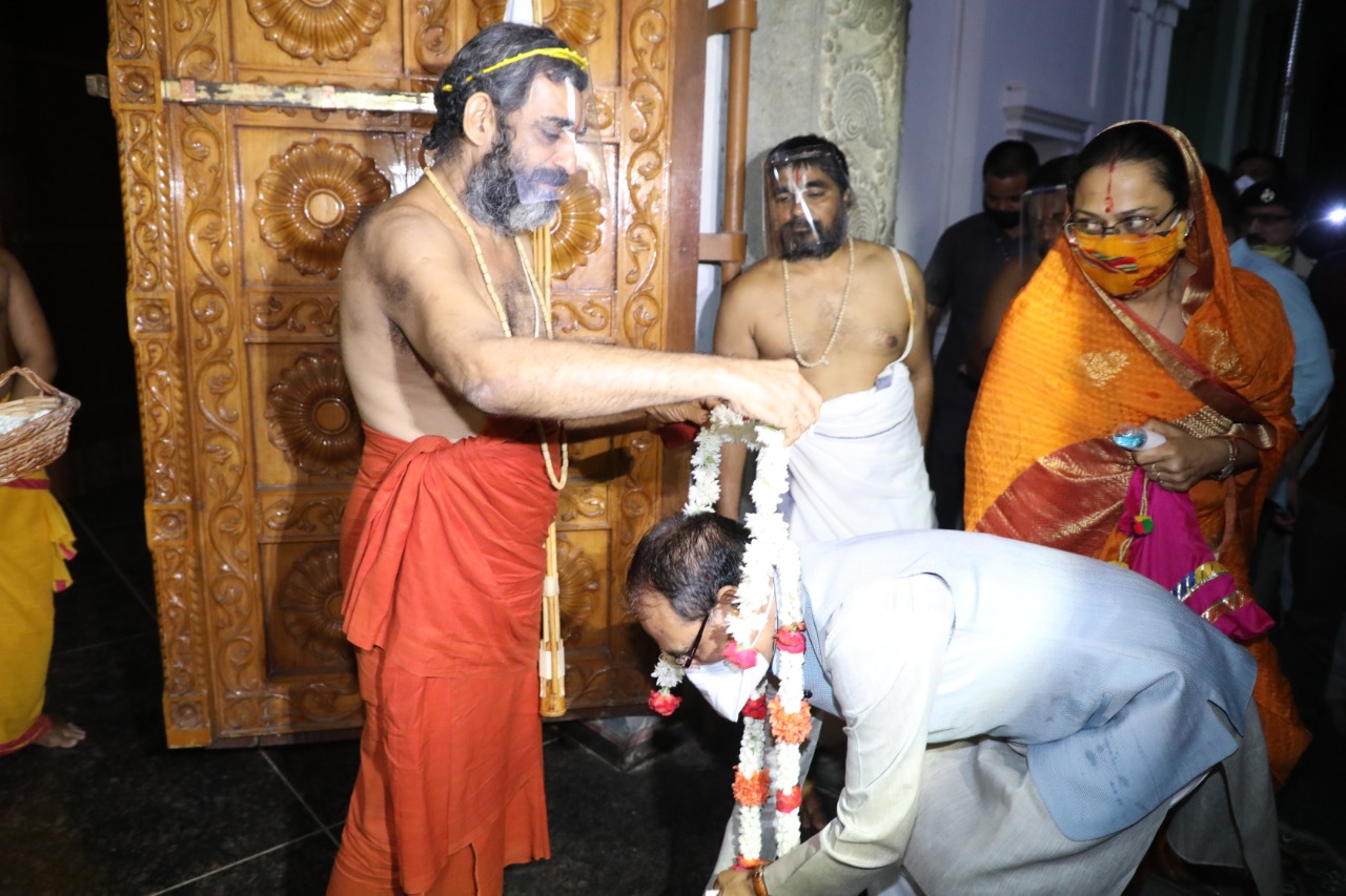 Chinna Jeera Swami took blessings