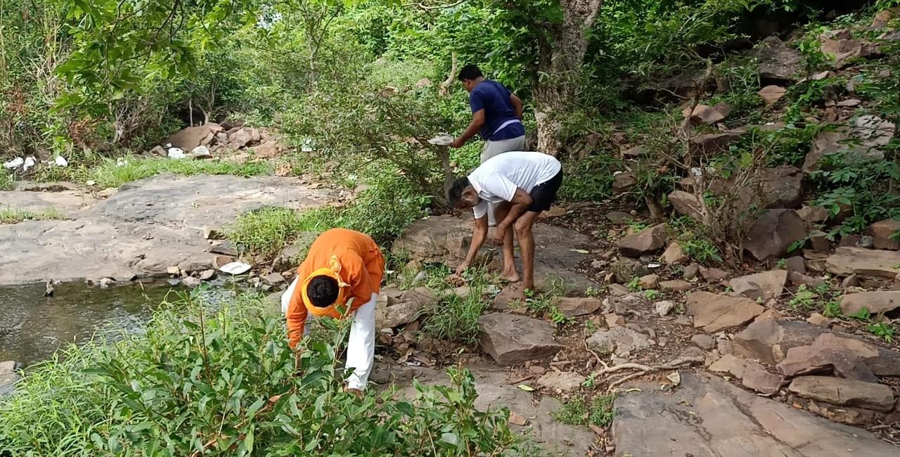 Union minister Prahlada Patel seen cleaning