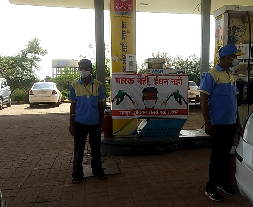 customer without mask are not getting fuel in petrol pump