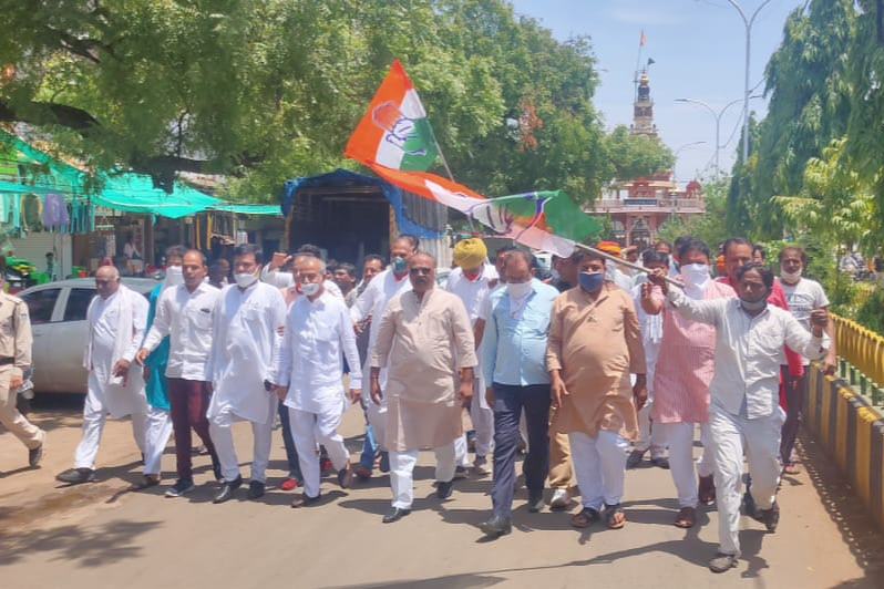 Congress celebrates Black Day on the completion of 100 days of the state's BJP government