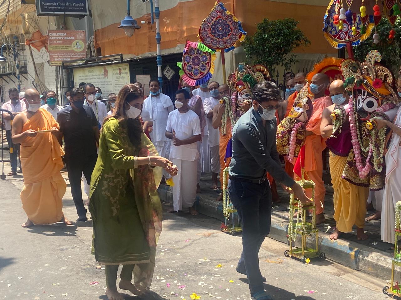 Nusrat Jahan takes part in Ulta Rath celebration by ISCON, Kolkata