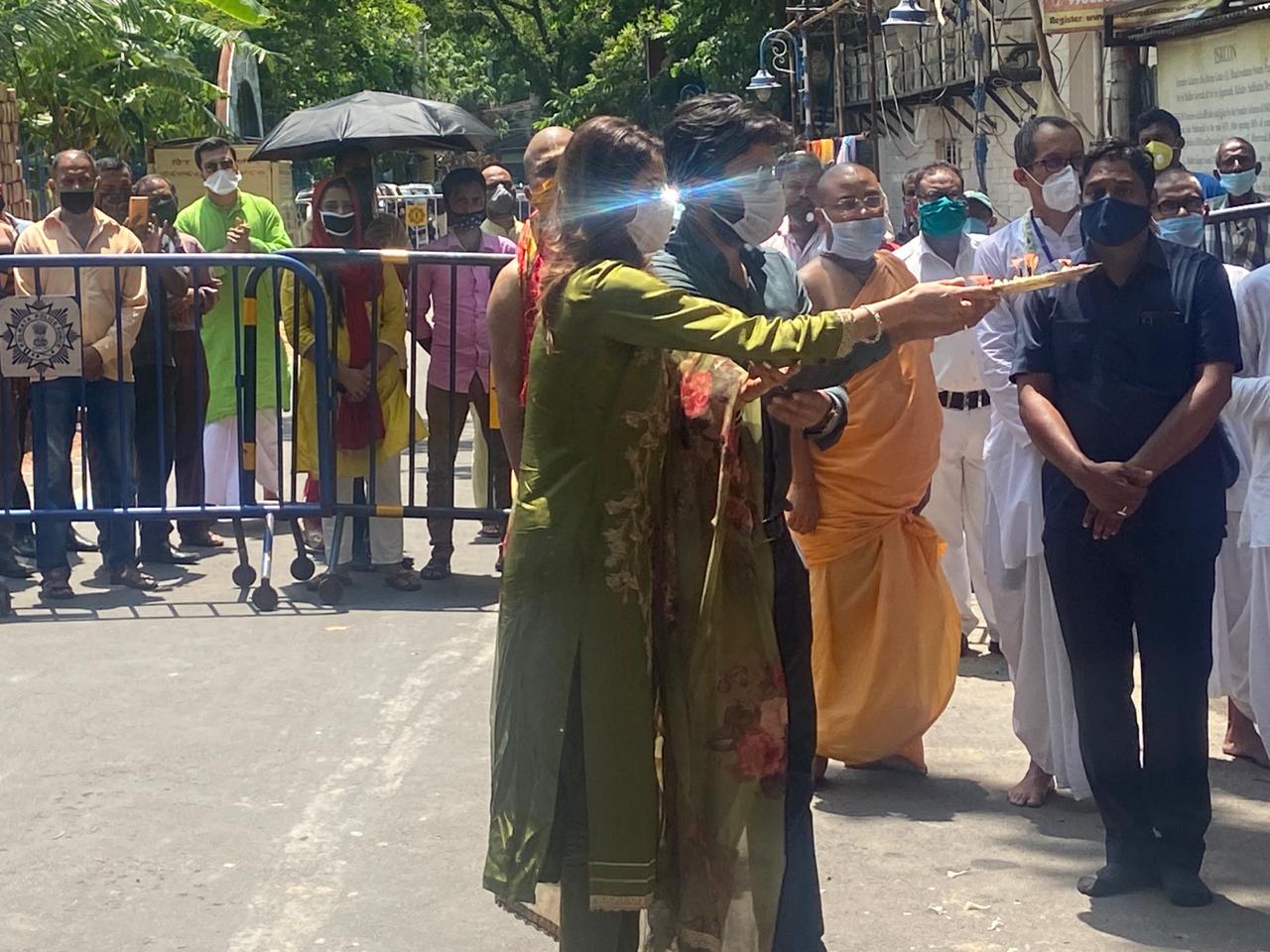 Nusrat Jahan takes part in Ulta Rath celebration by ISCON, Kolkata