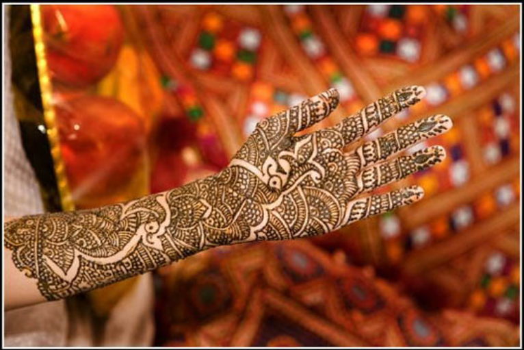 the  benefits of applying mehandi or gorntaku on palms and foot