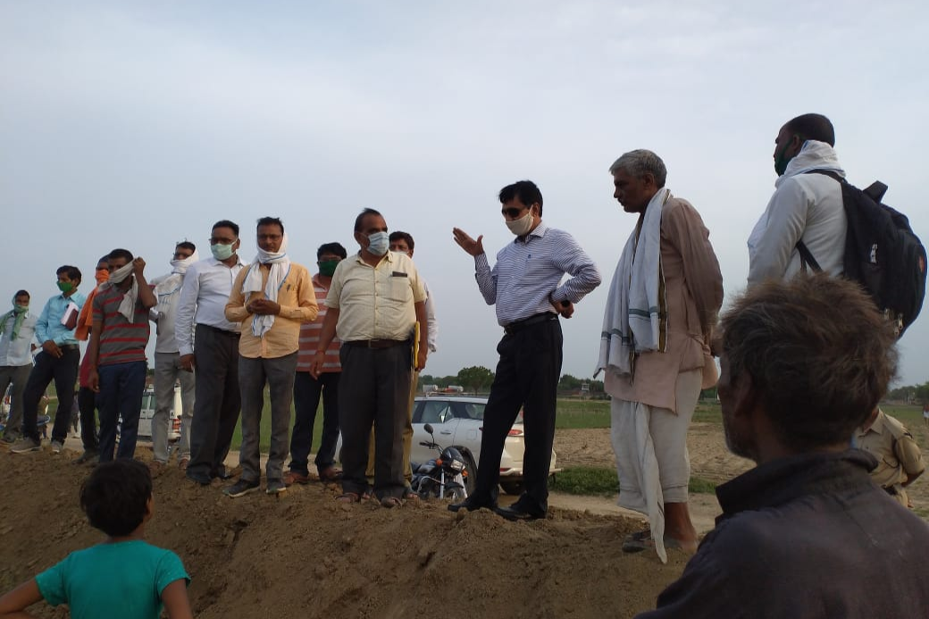 Collector Shelendra Singh visited Lavaskunagar subdivision of chhatarpur