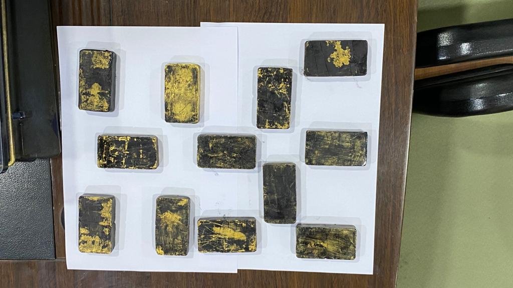 Customs department caught 32 kg gold at Jaipur Airport