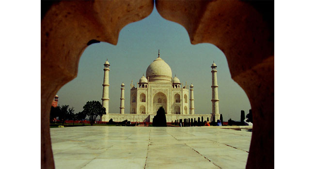 Popular symbolic love monuments