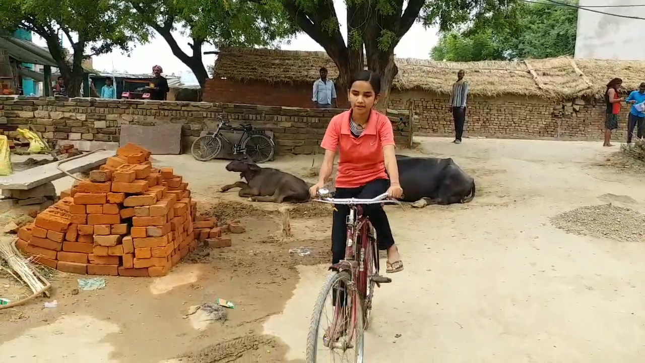 fighting-all-odds-madhya-pradesh-girl-who-cycles-24km-to-school-and-back-secures-98-dot-5-percent
