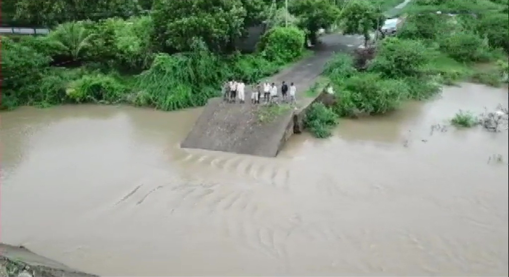 A newly-built bridge in Bamnasa village of Junagadh collapses following heavy rainfall.