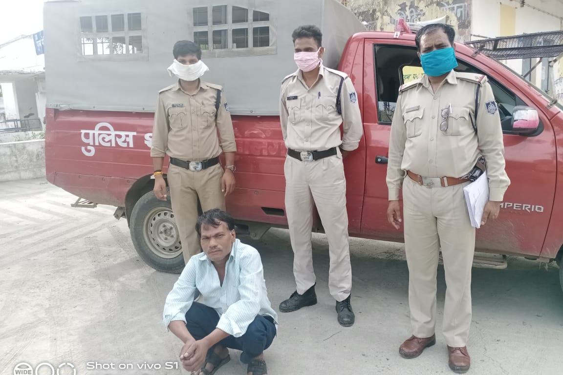 police seized illegal liqor after taking action against smuggling of liqior in rajgarh