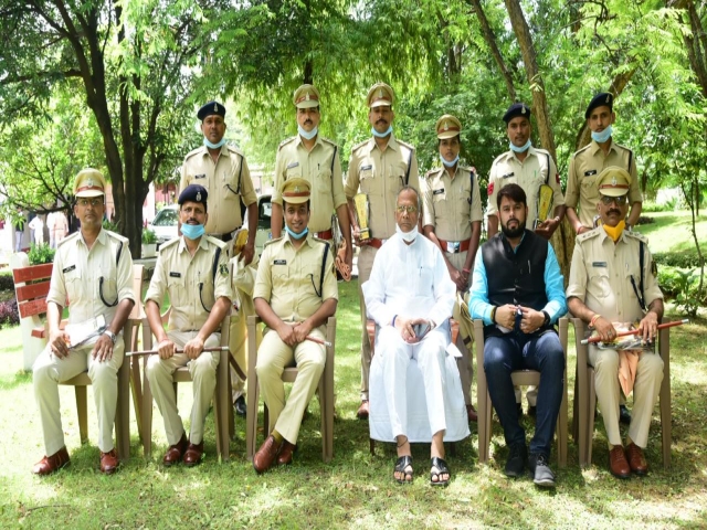 Home Minister honored police team