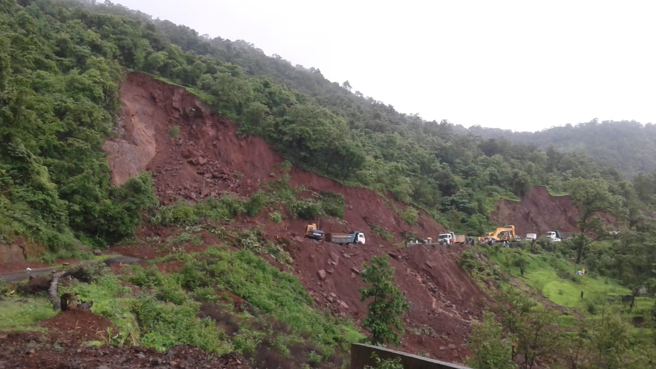 landslide on mumbai goa express way