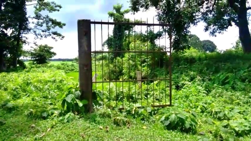 সম্প্ৰতি জৰাজীৰ্ণ অৱস্থাত পৰি ৰৈছে আহোম যুগৰ স্বাক্ষৰ বহনকাৰী সমলসমূহ