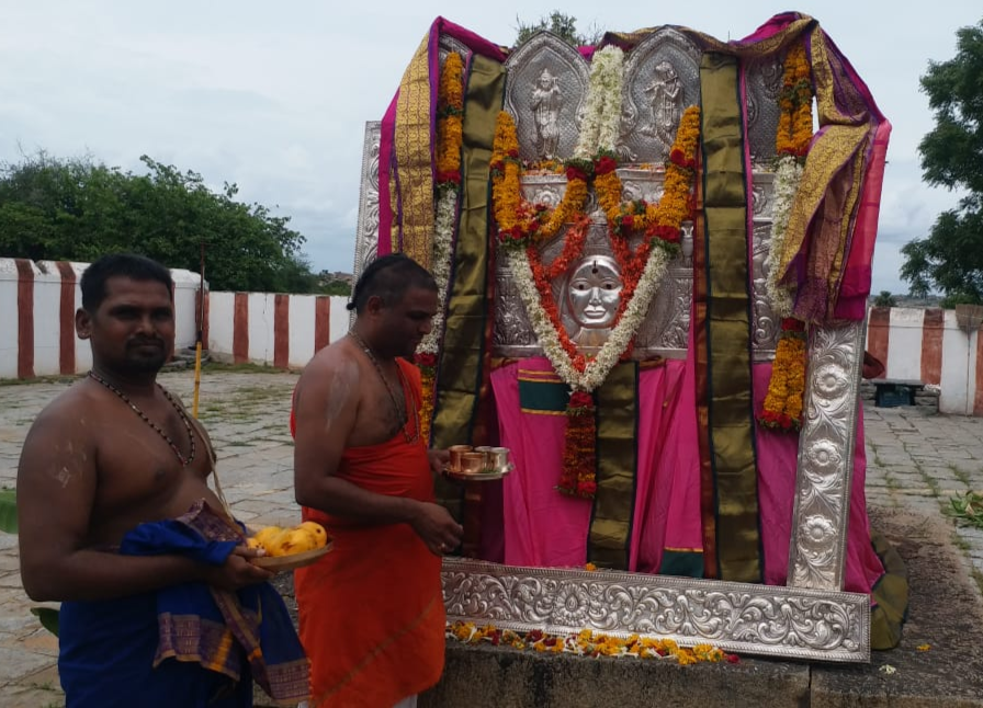 ನವವೃಂದಾವನದಲ್ಲಿ ಜಯತೀರ್ಥರ ಆರಾಧನೆ