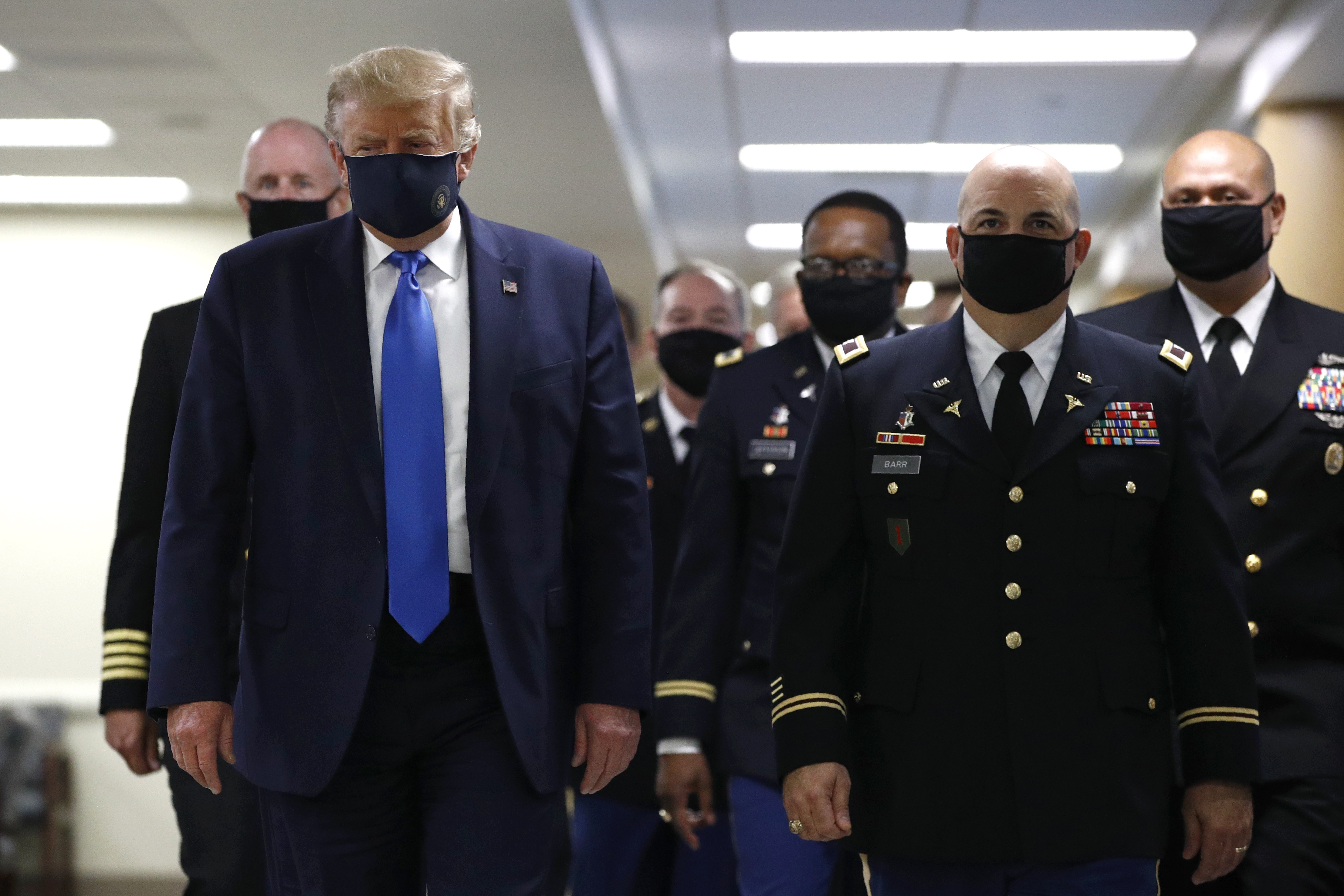 Trump wears mask in public for first time during pandemic