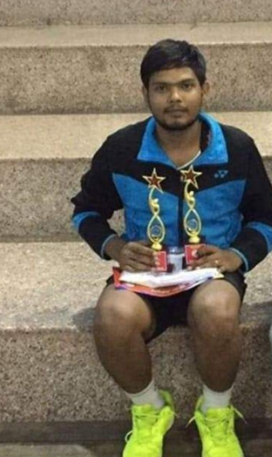 badminton player mukul tiwari sells tea in lucknow