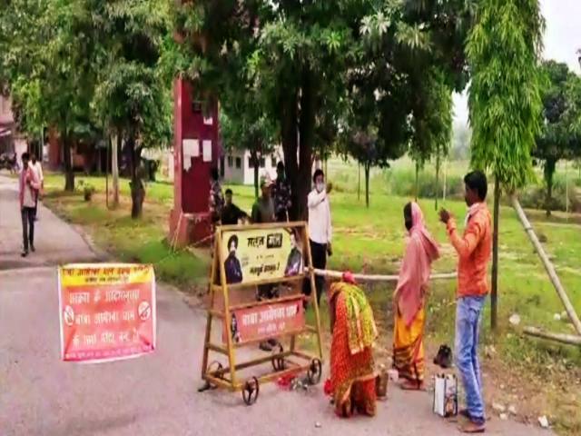 Devotee worshiping Shiva in their homes due to corona in khunti