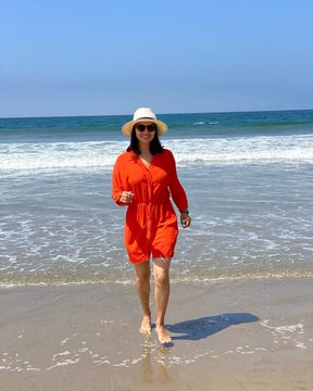 Sunny Leone is social distancing at the beach