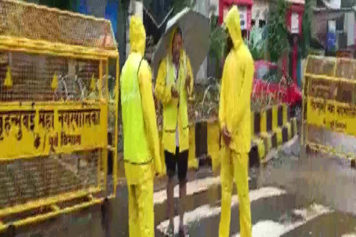 Heavy rain lashes Mumbai,