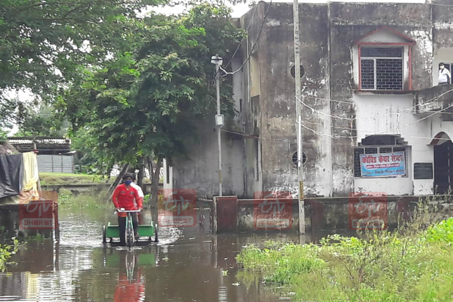 Bihar flood: Waterlogging throws life of doctors out of gear