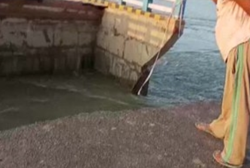 Portion of Sattarghat Bridge on Gandak River that was inaugurated by CM Nitish Kumar last month in Gopalganj collapsed