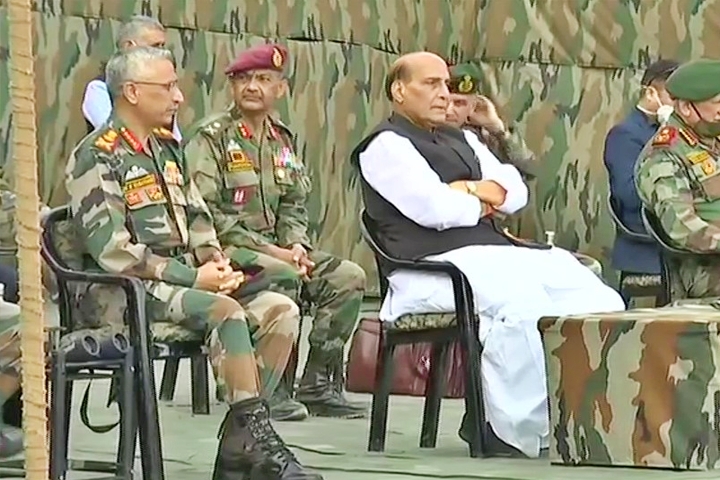 Rajnath Singh arrives Leh, to visit forward areas along LOC LAC Etv bharat news