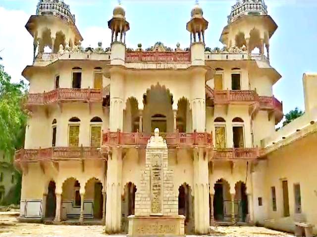 jhalawar news  etv bharat news  persian opera style  historical bhavani theater  abhigyan shakuntalam staged  garh palace in jhalawar  raja bhavani singh  historian lalit sharma  jhalawar tourism development committee  bhawani natyasala plight victim