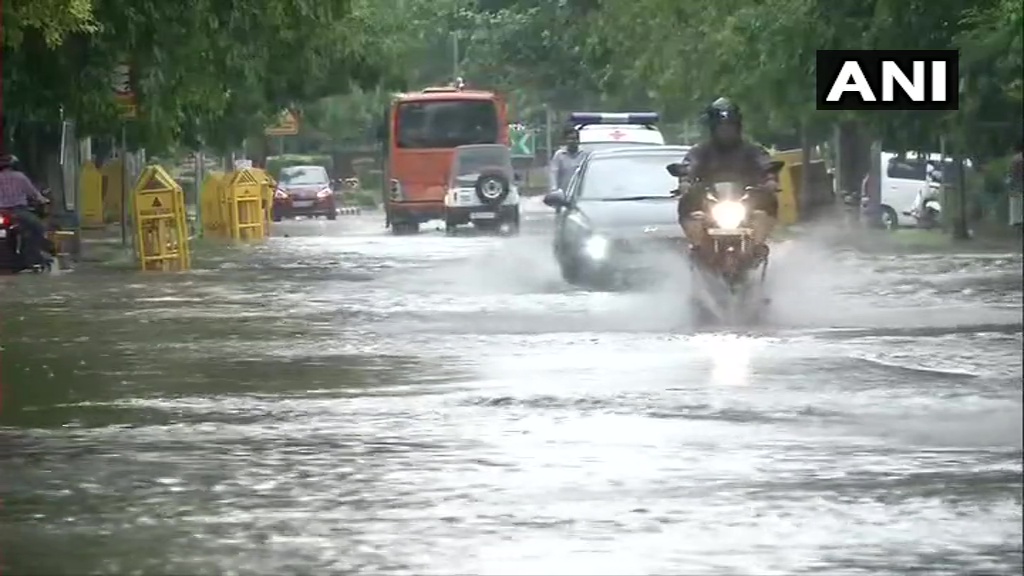 Heavy rains lash Delhi