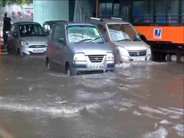 Heavy rains lash Delhi